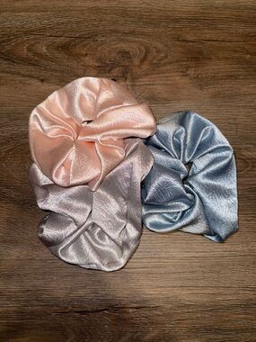 NWOT Satin Hair Scrunchie Trio with Secret  Zipper Pocket